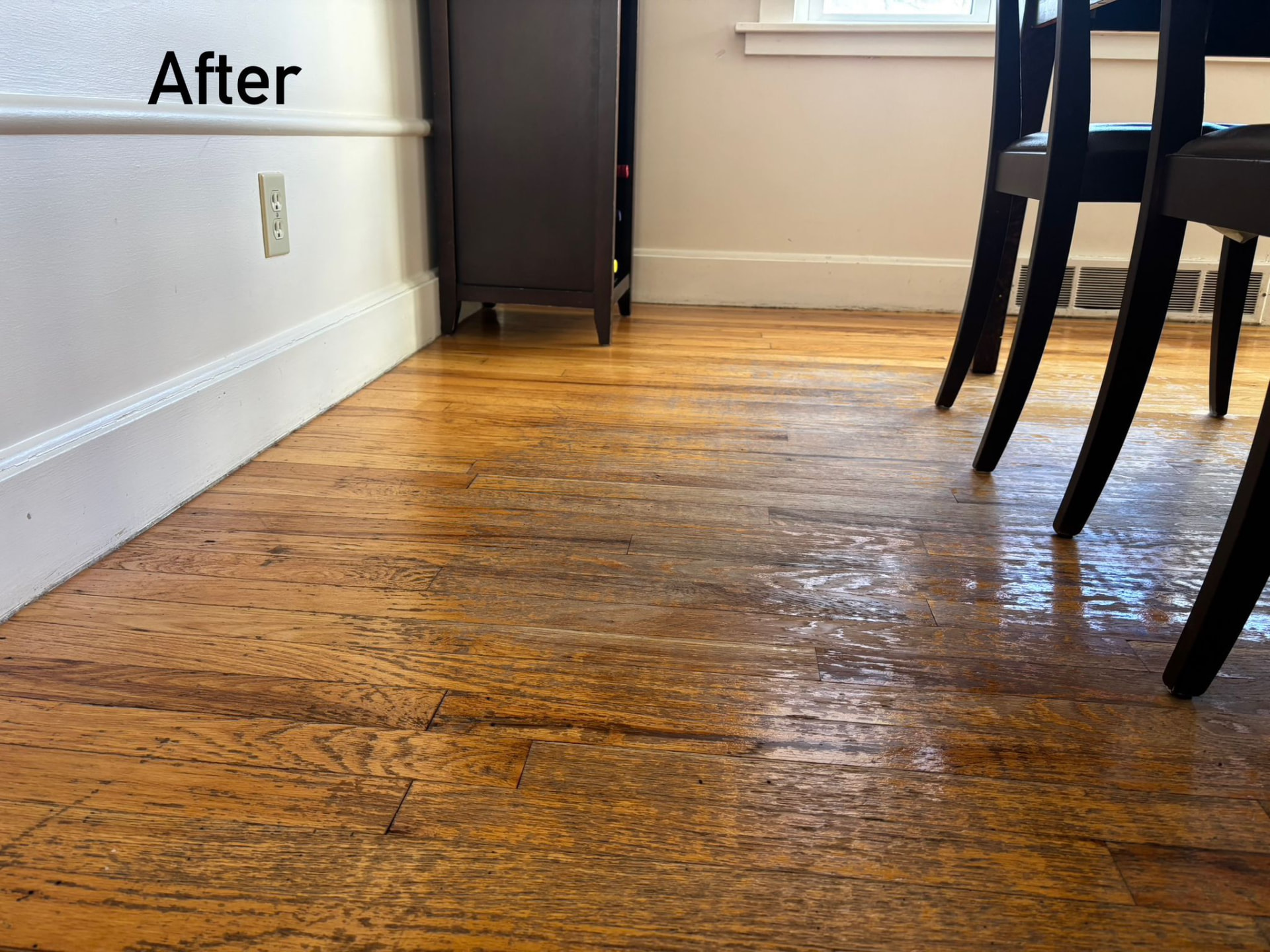 Hardwood floors after cleaning by Master Cleaning