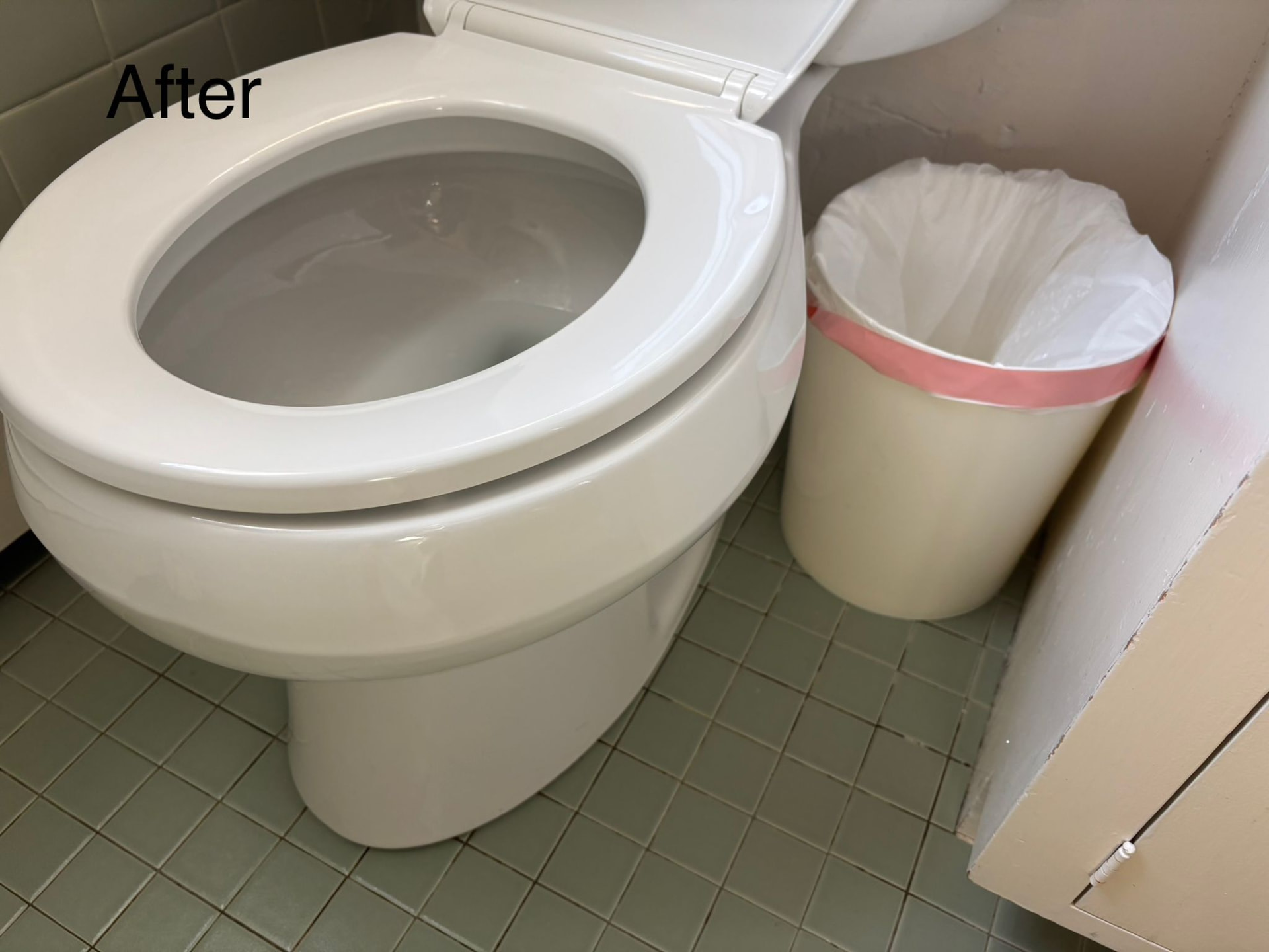Bathroom after cleaning by Master Cleaning